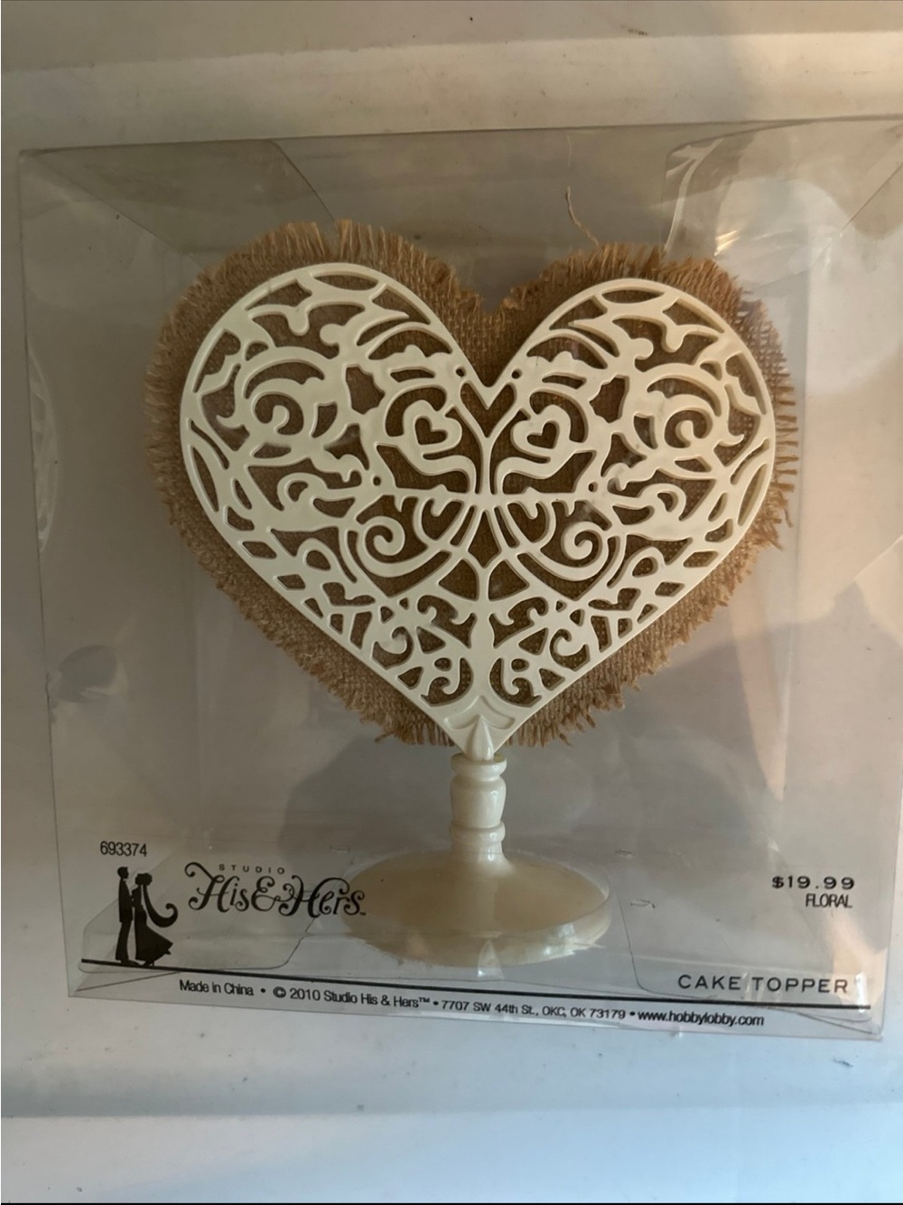 Wedding Cake, Rustic heart Decor , Table decor burlap, sweetheart, bride